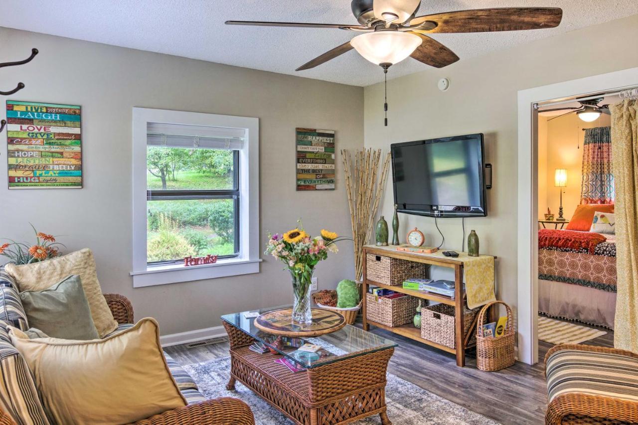 הנדרסונוויל Shaw Creek Cottage With Fire Pit And Forest Views מראה חיצוני תמונה