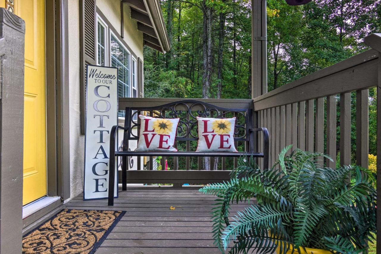 הנדרסונוויל Shaw Creek Cottage With Fire Pit And Forest Views מראה חיצוני תמונה